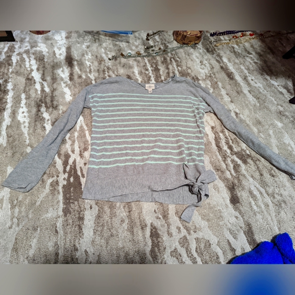 Grey sweater with sea green stripes